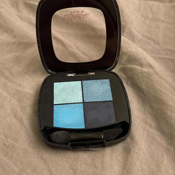 Loreal Paris blue eyeshadow L'Oreal Eye Shadow, Avant Garde Azure 112 - Picture 2 of 2